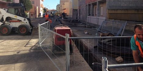 raccolta rifiuti nelle vie dei cantieri Gas