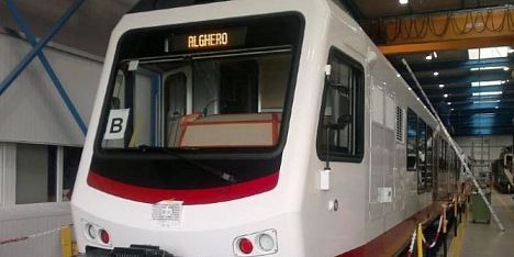 Sassaiola contro il treno Sassari-Alghero
