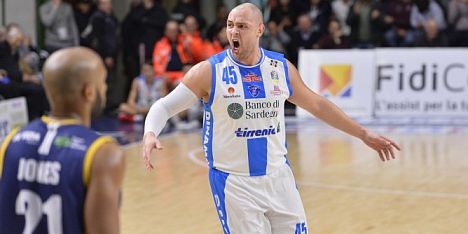 Jonathan Tavernari saluta la Dinamo