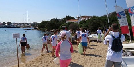 Clean beach day in Costa Smeralda