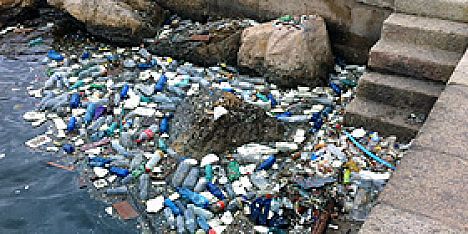 Risultati immagini per rifiuti in mare